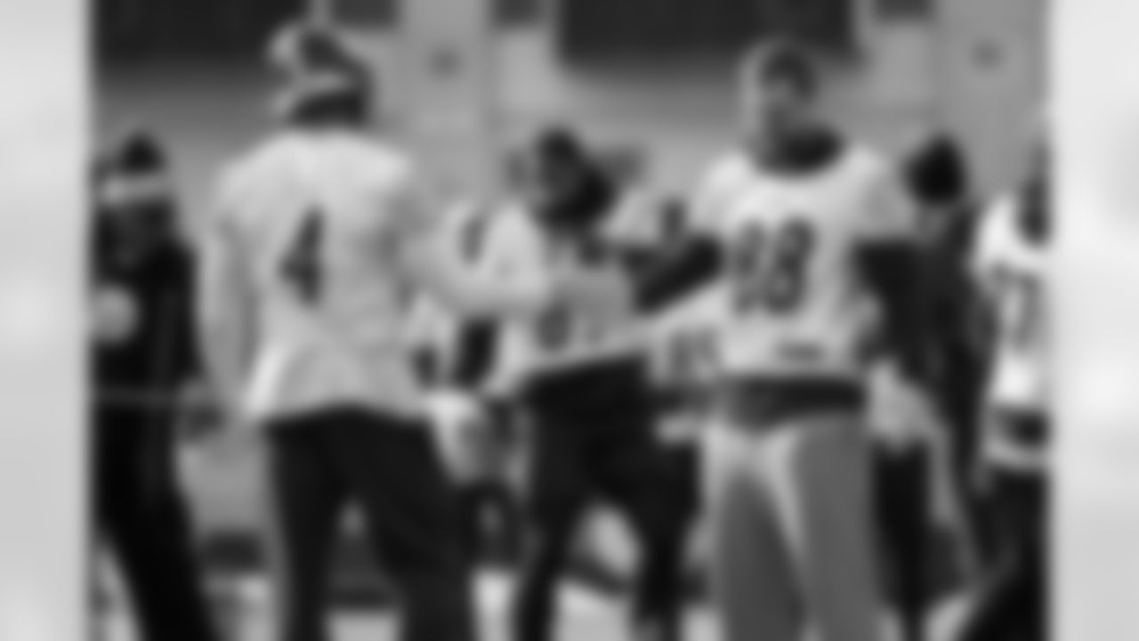 Pittsburgh Steelers wide receiver DK Metcalf (4) and Pittsburgh Steelers tight end Pat Freiermuth (88) during practice at the UPMC Rooney Sports Complex preparing for a Wild Card matchup against the Houston Texans, Thursday, Jan. 8, 2026 in Pittsburgh, PA. (Alysa Rubin / Pittsburgh Steelers)