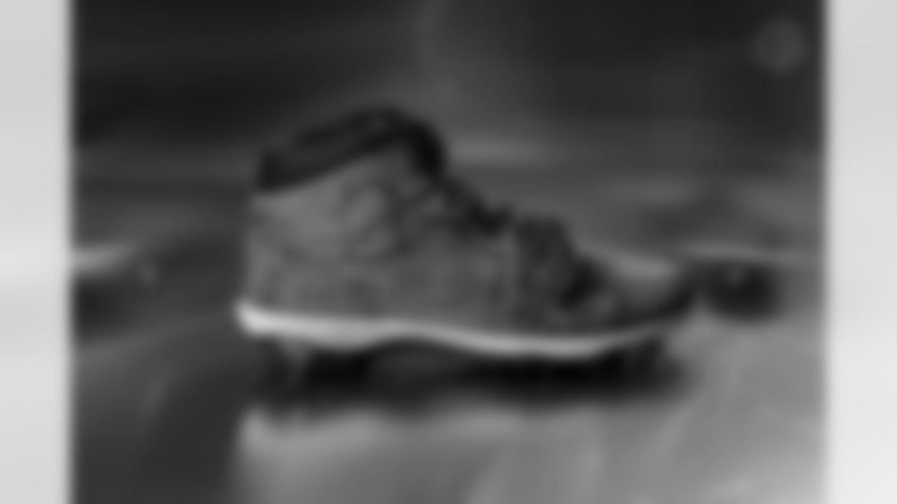 Pittsburgh Steelers quarterback Mason Rudolph (2) will showcase his custom cleats supporting The Life House during Week 13. (Alysa Rubin / Pittsburgh Steelers)