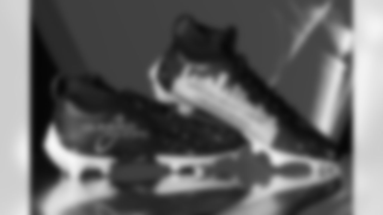 Pittsburgh Steelers cornerback James Pierre (42) will showcase his custom cleats supporting Glimmer of Hope during Week 13. (Alysa Rubin / Pittsburgh Steelers)