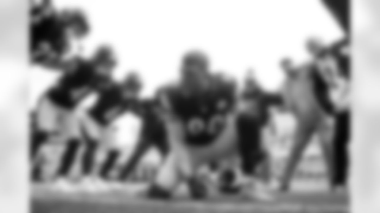 Pittsburgh Steelers linebacker T.J. Watt (90) and the linebackers during a regular season game between the Pittsburgh Steelers and the Indianapolis Colts, Sunday, Nov. 2, 2025 in Pittsburgh, PA. The Steelers defeated the Colts 27-20. (Karl Roser / Pittsburgh Steelers)