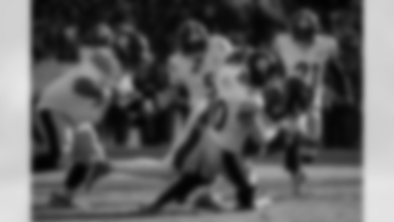 Pittsburgh Steelers linebacker T.J. Watt (90) during a regular season game between the Pittsburgh Steelers and the Baltimore Ravens, Sunday, Dec. 7, 2025 in Baltimore, MD. (Taylor Ollason / Pittsburgh Steelers)