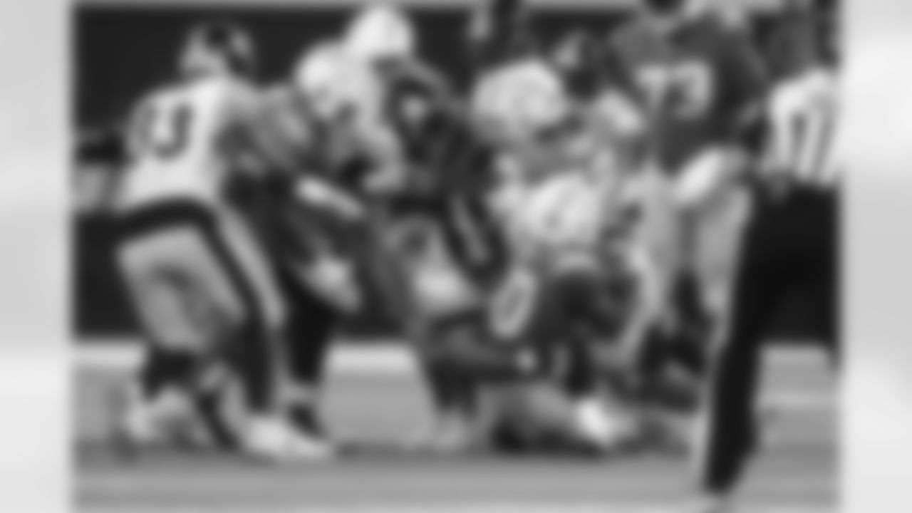 Pittsburgh Steelers defensive tackle Cameron Heyward (97) Pittsburgh Steelers linebacker Malik Harrison (50) Pittsburgh Steelers defensive tackle Keeanu Benton (95) during a regular season game between the Pittsburgh Steelers and the Los Angeles Chargers, Sunday, Nov. 9, 2025 in Inglewood, CA. (Nick Smith / Pittsburgh Steelers)