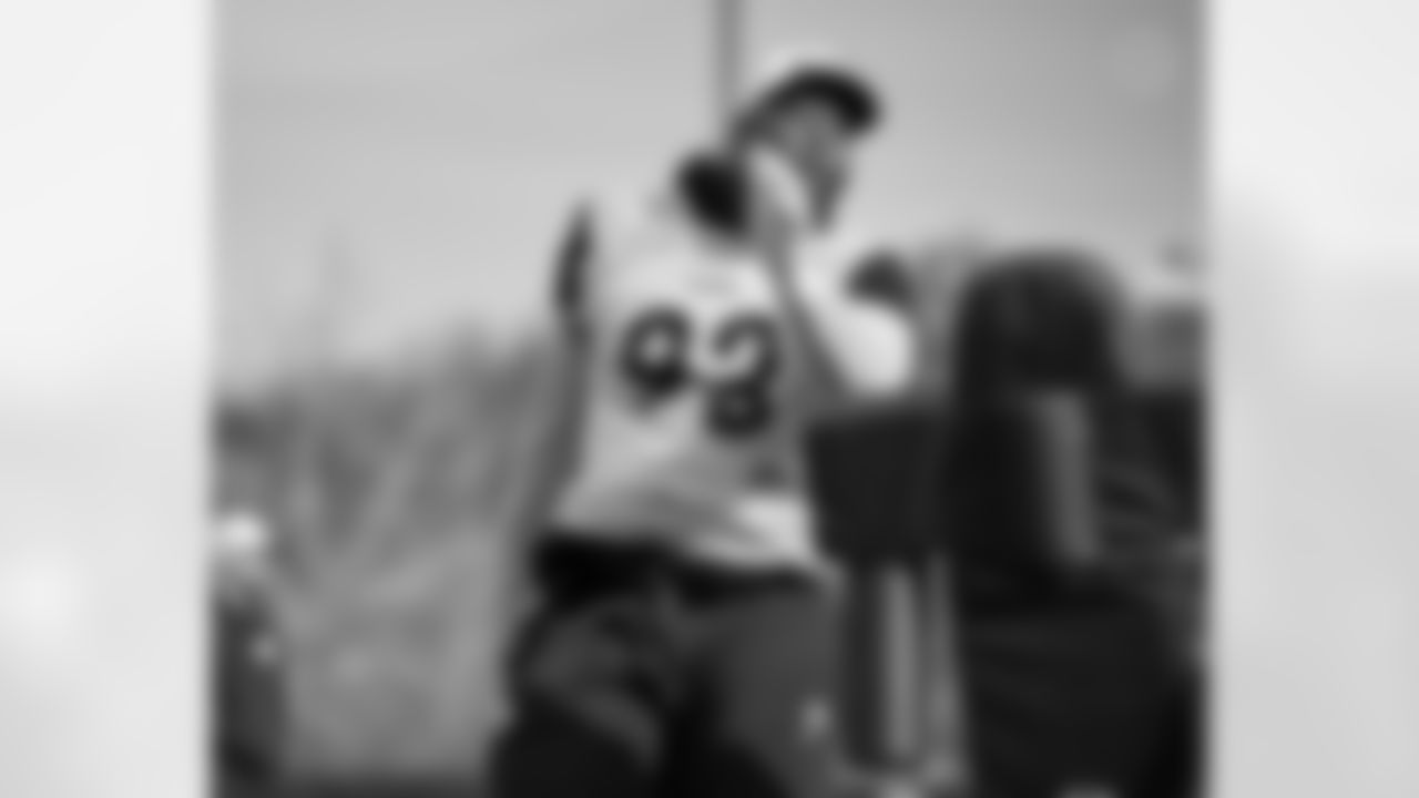 Pittsburgh Steelers defensive tackle Esezi Otomewo (93) during practice at the UPMC Rooney Sports Complex preparing for a Wild Card matchup against the Houston Texans, Thursday, Jan. 8, 2026 in Pittsburgh, PA. (Alysa Rubin / Pittsburgh Steelers)