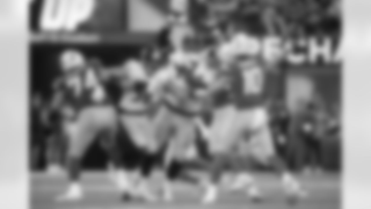 Pittsburgh Steelers linebacker Alex Highsmith (56) and Pittsburgh Steelers defensive tackle Cameron Heyward (97) during a regular season game between the Pittsburgh Steelers and the Los Angeles Chargers, Sunday, Nov. 9, 2025 in Inglewood, CA. The Chargers beat the Steelers 25-10. (Arron Anastasia / Pittsburgh Steelers)