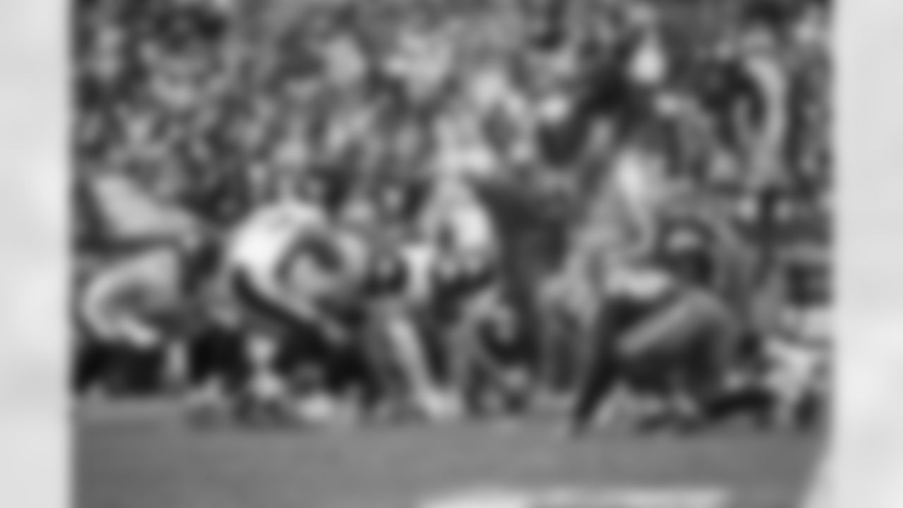 The Pittsburgh Steelers during a regular season game between the Pittsburgh Steelers and the Cleveland Browns, Sunday, Dec. 28, 2025 in Cleveland, OH. (Alysa Rubin / Pittsburgh Steelers)