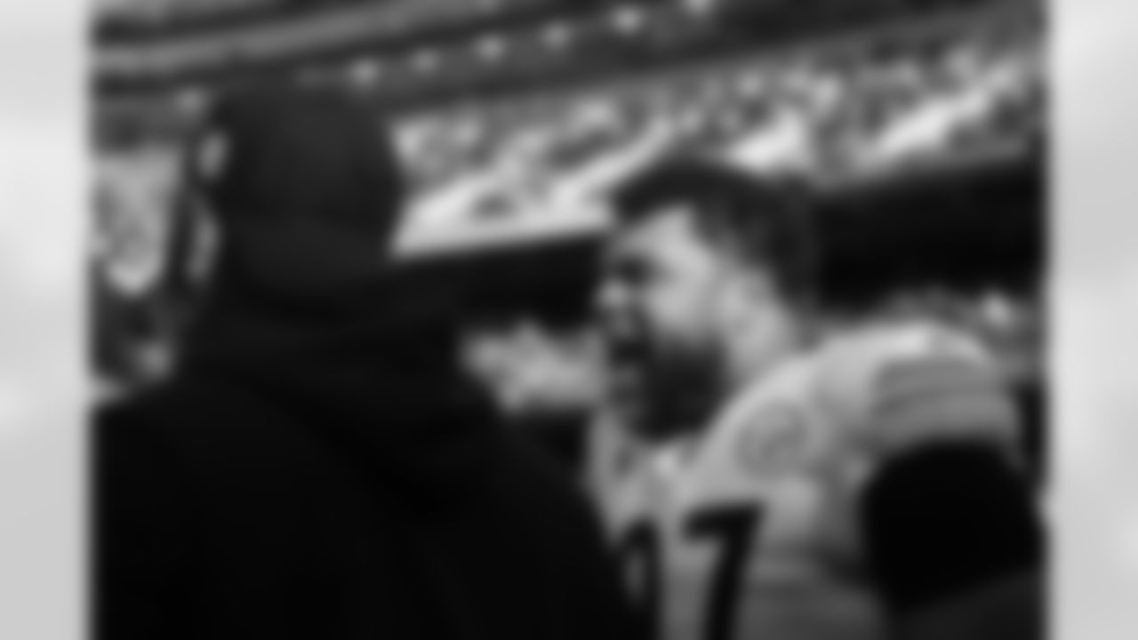 Pittsburgh Steelers defensive tackle Cameron Heyward (97) during a regular season game between the Pittsburgh Steelers and the Chicago Bears, Sunday, Nov. 23, 2025 in Chicago, IL. (Alysa Rubin / Pittsburgh Steelers)