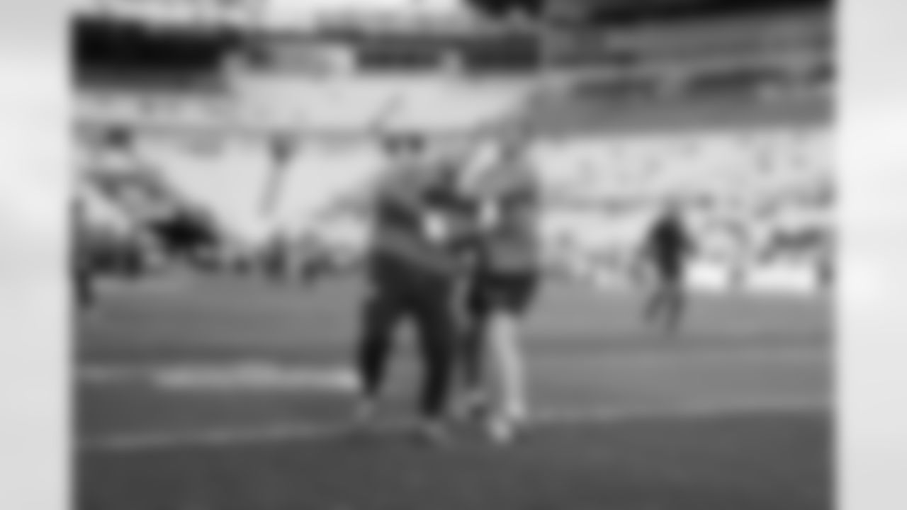 Pittsburgh Steelers linebacker Nick Herbig (51) and Pittsburgh Steelers linebacker T.J. Watt (90) during a regular season game between the Pittsburgh Steelers and the Cincinnati Bengals, Sunday, Nov. 16, 2025 in Pittsburgh, PA. (Harrison Barden / Pittsburgh Steelers)