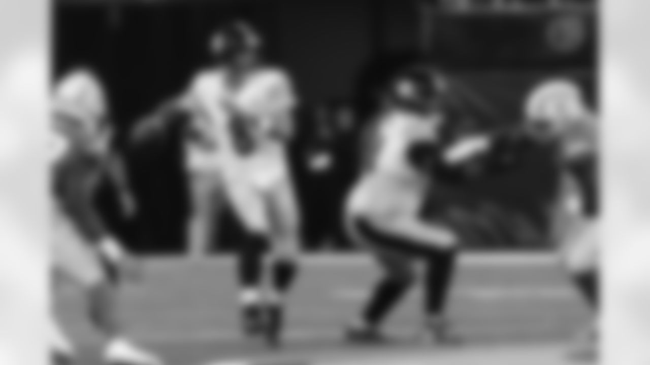 Pittsburgh Steelers quarterback Aaron Rodgers (8) during a regular season game between the Pittsburgh Steelers and the Los Angeles Chargers, Sunday, Nov. 9, 2025 in Inglewood, CA. (Nick Smith / Pittsburgh Steelers)