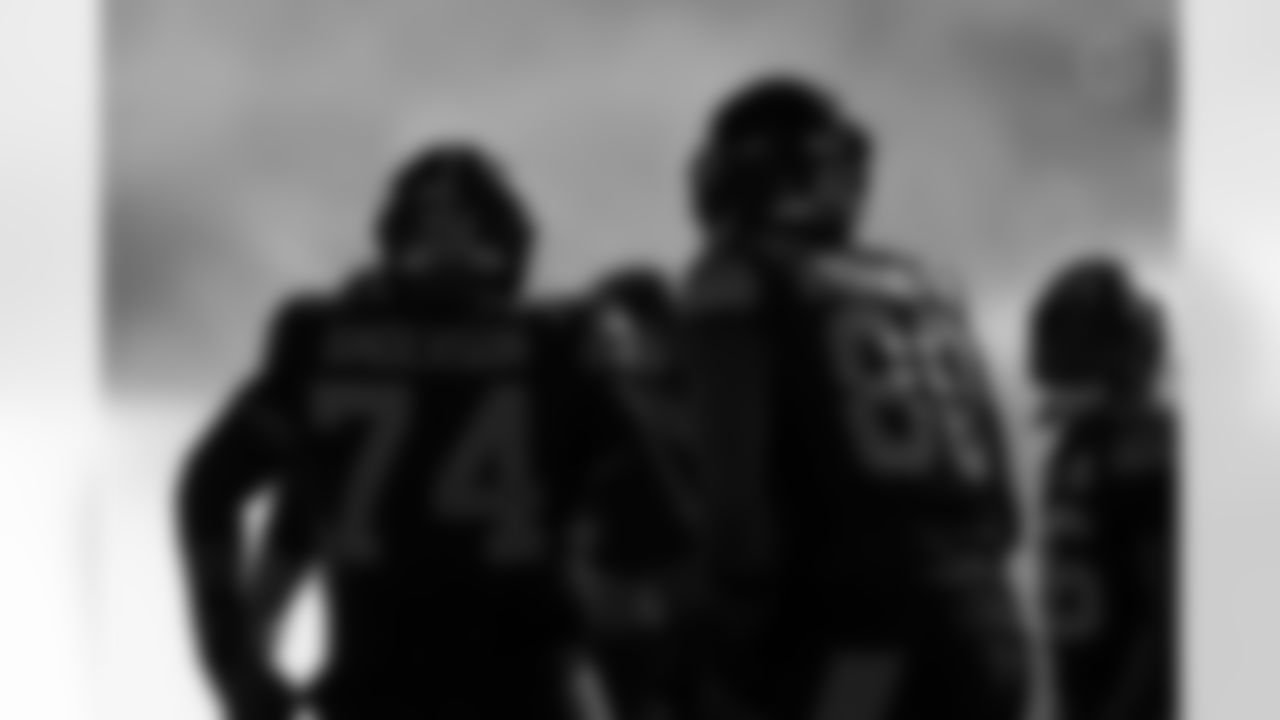 Pittsburgh Steelers offensive lineman Spencer Anderson (74) and Pittsburgh Steelers tight end Darnell Washington (80) during a regular season game between the Pittsburgh Steelers and the Miami Dolphins, Monday, Dec. 15, 2025 in Pittsburgh, PA. (Jared Wickerham / Pittsburgh Steelers)