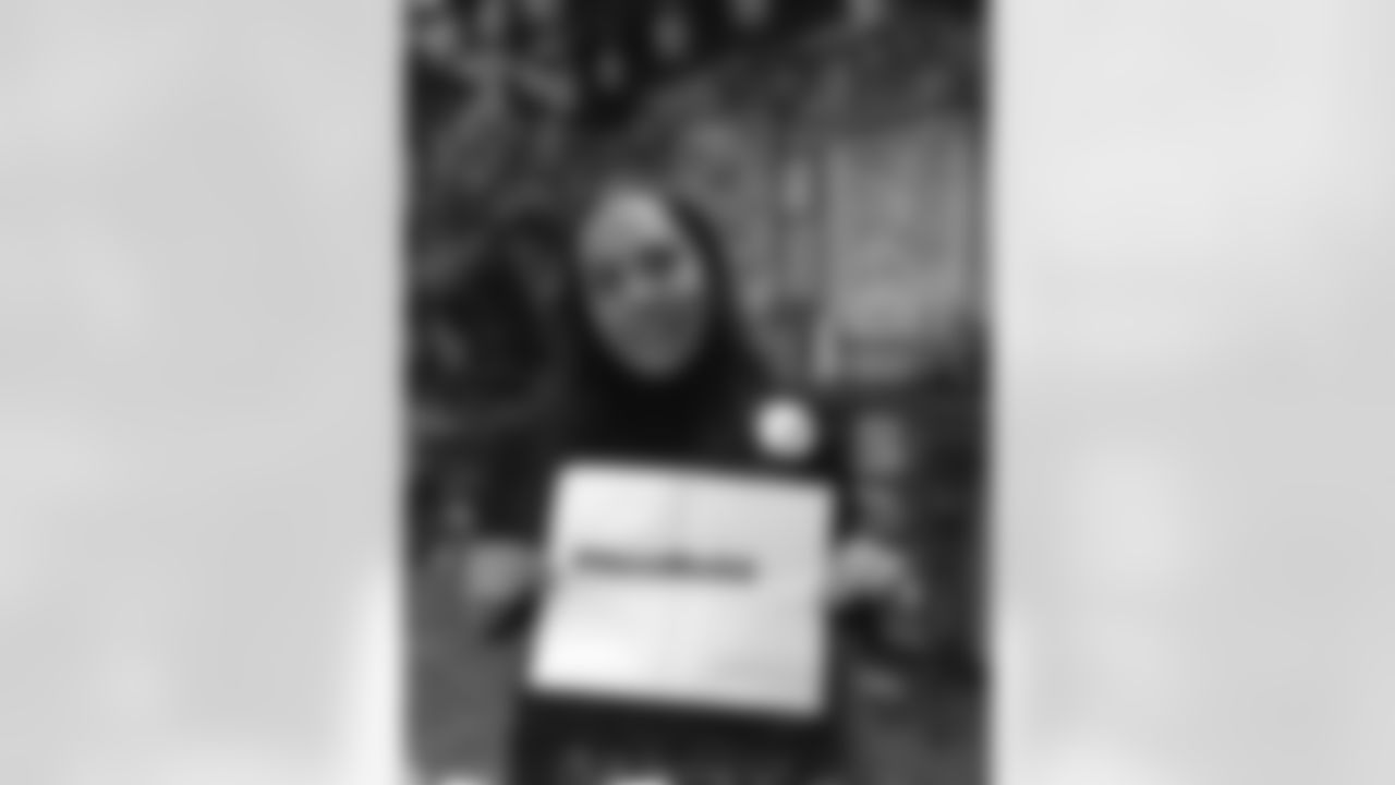 SNUTraditions_HereWeGoSigns_Jan142024214PM_Rodrigo_Veronica_97494590_IMG_6624.jpeg_97494590_IMG_6624