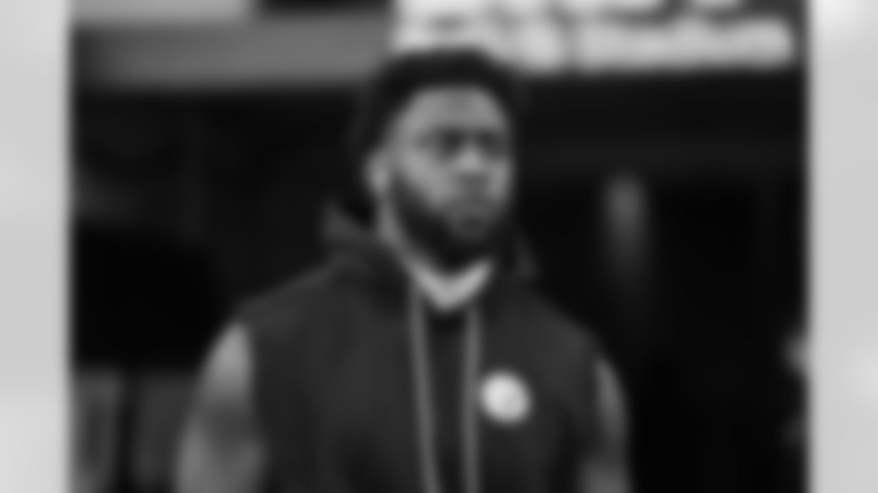 Pittsburgh Steelers linebacker Patrick Queen (6) during a regular season game between the Pittsburgh Steelers and the Los Angeles Chargers, Sunday, Nov. 9, 2025 in Inglewood, CA. (Alysa Rubin / Pittsburgh Steelers)