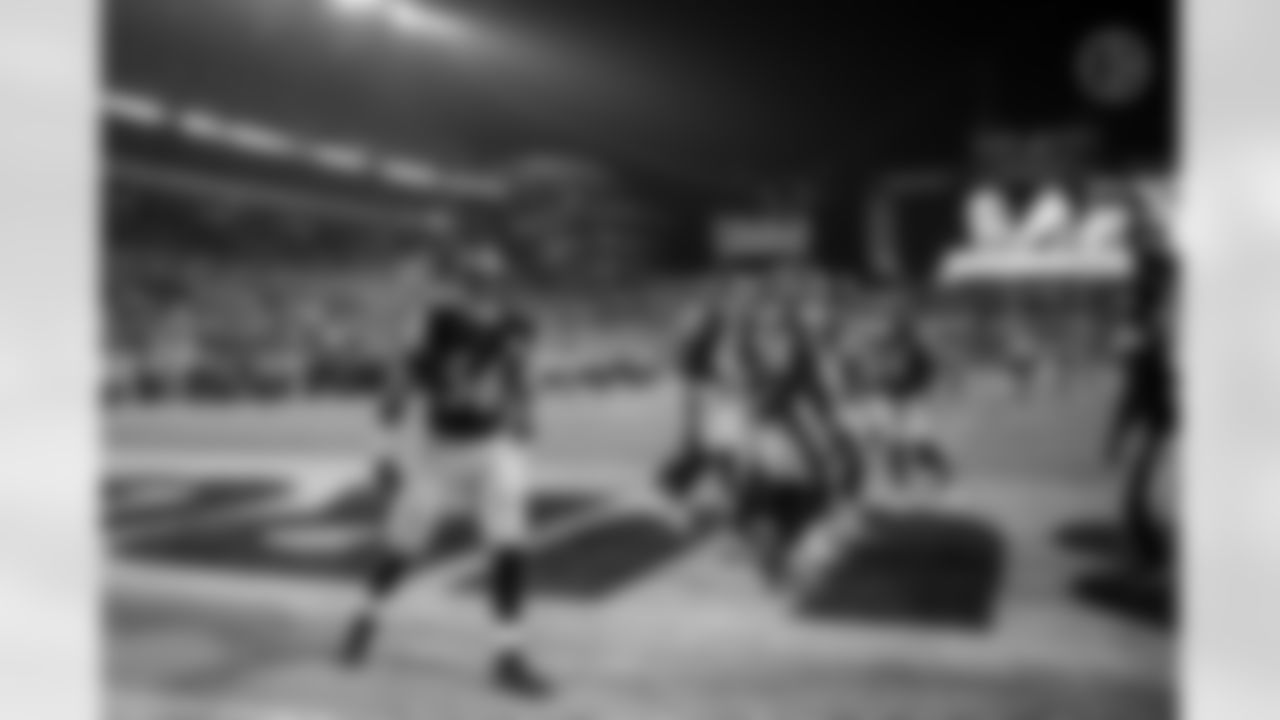 Pittsburgh Steelers linebacker Alex Highsmith (56) celebrates during a regular season game between the Pittsburgh Steelers and the Baltimore Ravens, Sunday, Jan. 4, 2026 in Pittsburgh, PA. The Steelers defeated the Ravens 26-24. (Taylor Ollason / Pittsburgh Steelers)