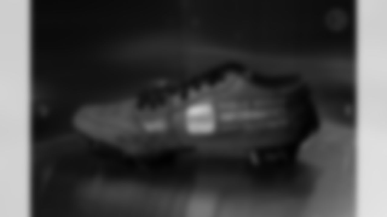 Pittsburgh Steelers defensive tackle Esezi Otomewo (93) will showcase his custom cleats supporting Public Health Informatics Institute during Week 13. (Alysa Rubin / Pittsburgh Steelers)