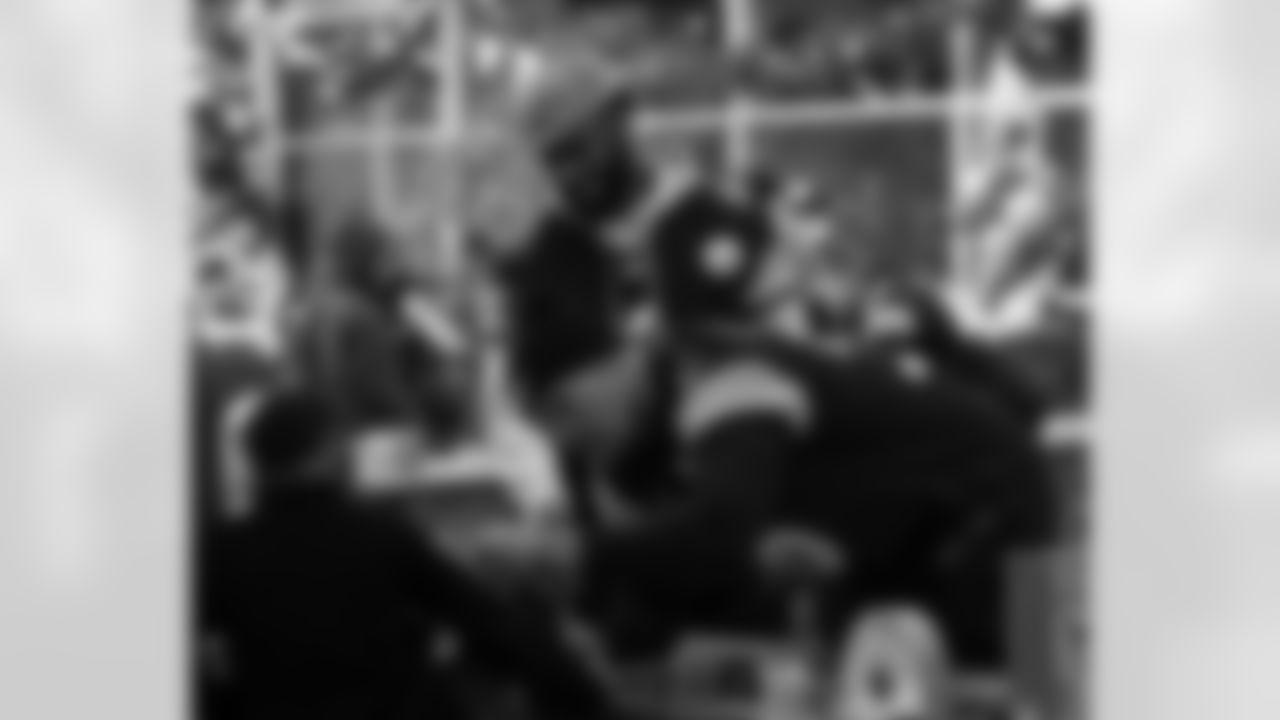 The Pittsburgh Steelers partnered with Convoy of Hope to give back to multiple community organizations in the Pittsburgh area on Tuesday, Dec. 9, 2025 in Pittsburgh, PA. (Alysa Rubin / Pittsburgh Steelers)