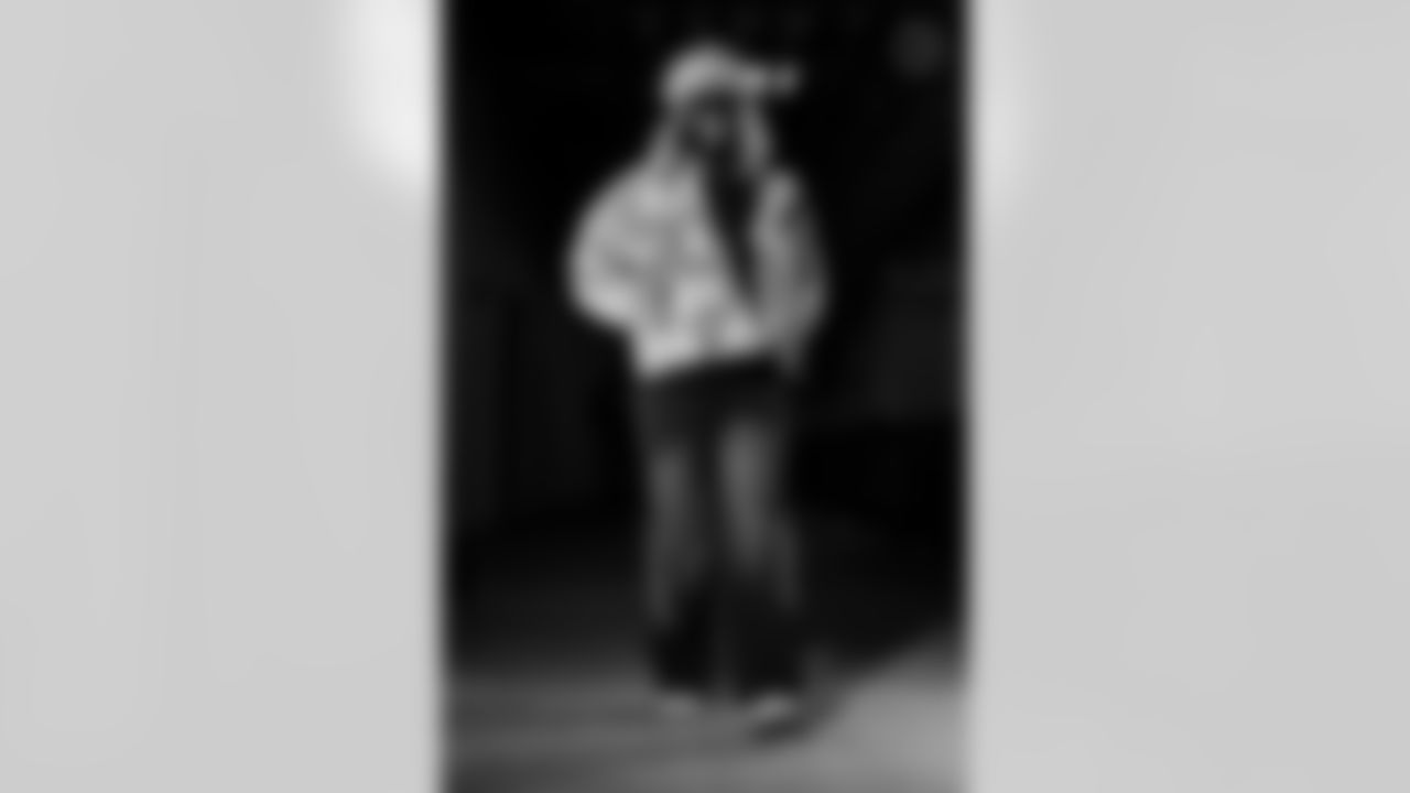 Pittsburgh Steelers defensive tackle Esezi Otomewo (93) during a regular season game between the Pittsburgh Steelers and the Miami Dolphins, Monday, Dec. 15, 2025 in Pittsburgh, PA. (Alysa Rubin / Pittsburgh Steelers)