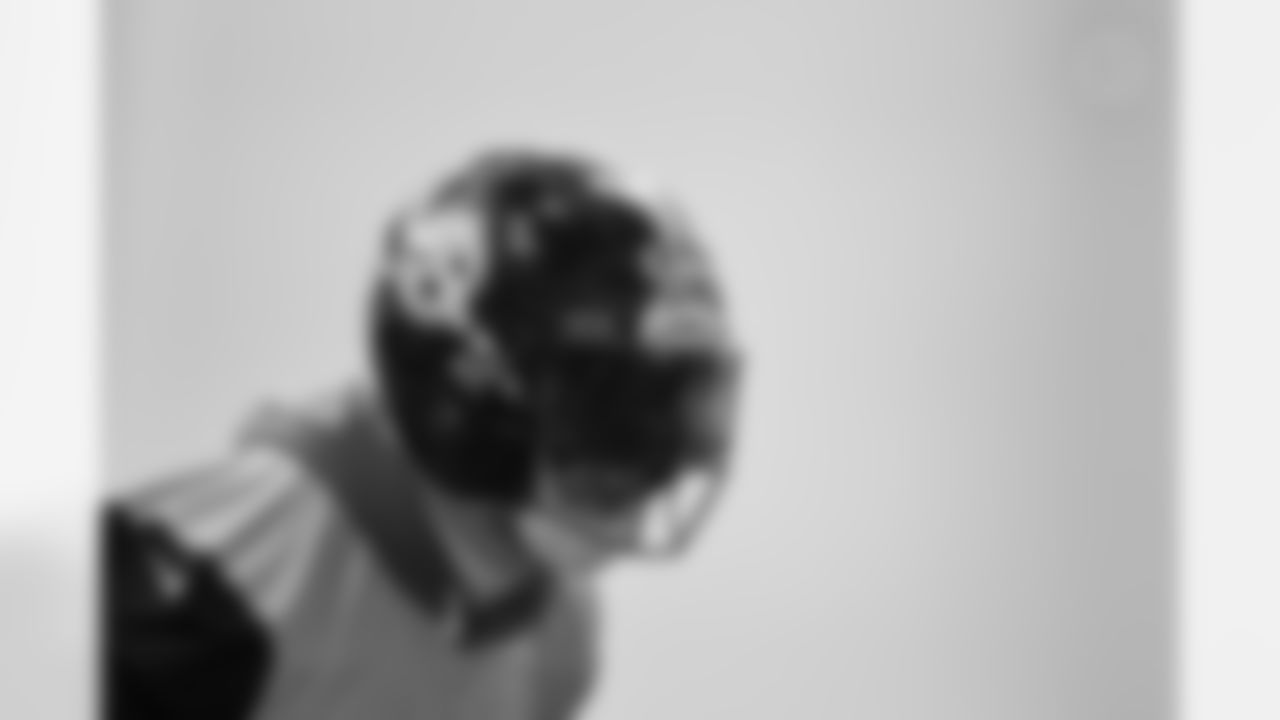 Pittsburgh Steelers linebacker Cole Holcomb (55) during practice at the UPMC Rooney Sports Complex preparing for a Week 15 matchup against the Miami Dolphins, Friday, Dec. 12, 2025 in Pittsburgh, PA. (Alysa Rubin / Pittsburgh Steelers)