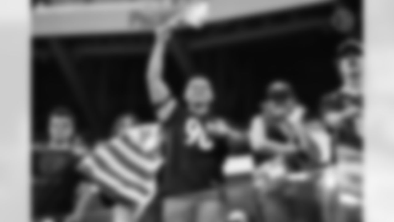 Fans during a regular season game between the Pittsburgh Steelers and the Los Angeles Chargers, Sunday, Nov. 9, 2025 in Inglewood, CA. (Alysa Rubin / Pittsburgh Steelers)