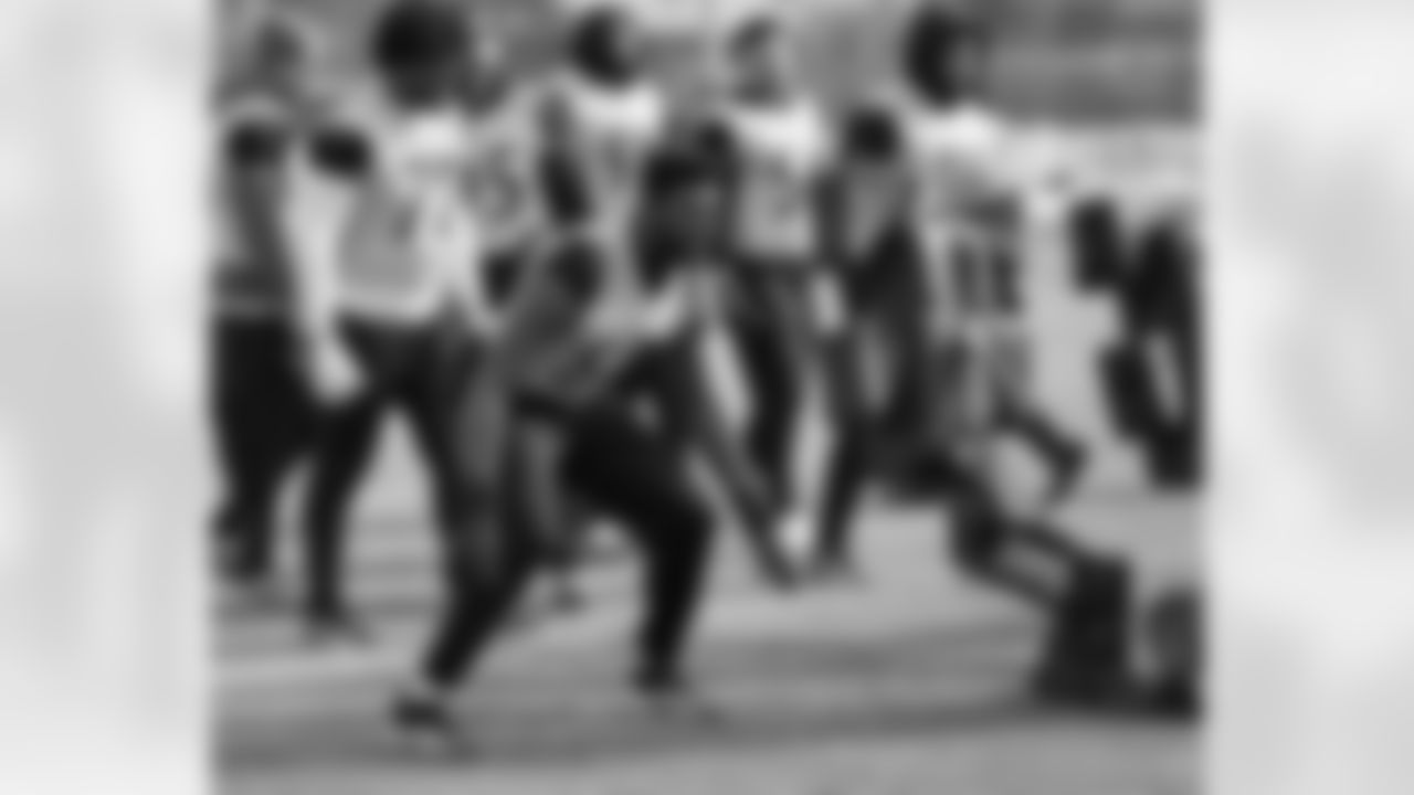 Pittsburgh Steelers linebacker Jeremiah Moon (53) during practice at the UPMC Rooney Sports Complex preparing for a Week 17 matchup against the Cleveland Browns, Wednesday, Dec. 24, 2025 in Pittsburgh, PA. (Karl Roser / Pittsburgh Steelers)