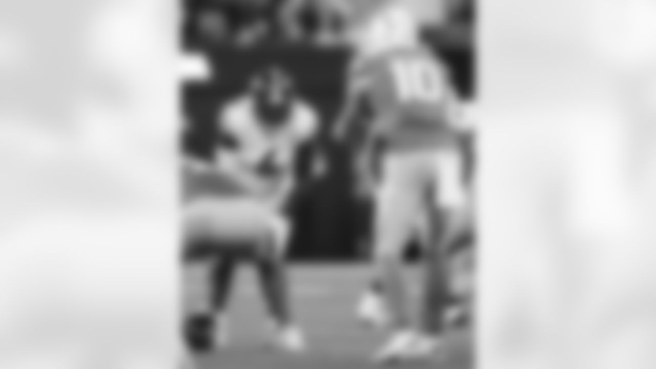 Pittsburgh Steelers linebacker Patrick Queen (6) during a regular season game between the Pittsburgh Steelers and the Los Angeles Chargers, Sunday, Nov. 9, 2025 in Inglewood, CA. The Chargers beat the Steelers 25-10. (Alysa Rubin / Pittsburgh Steelers)