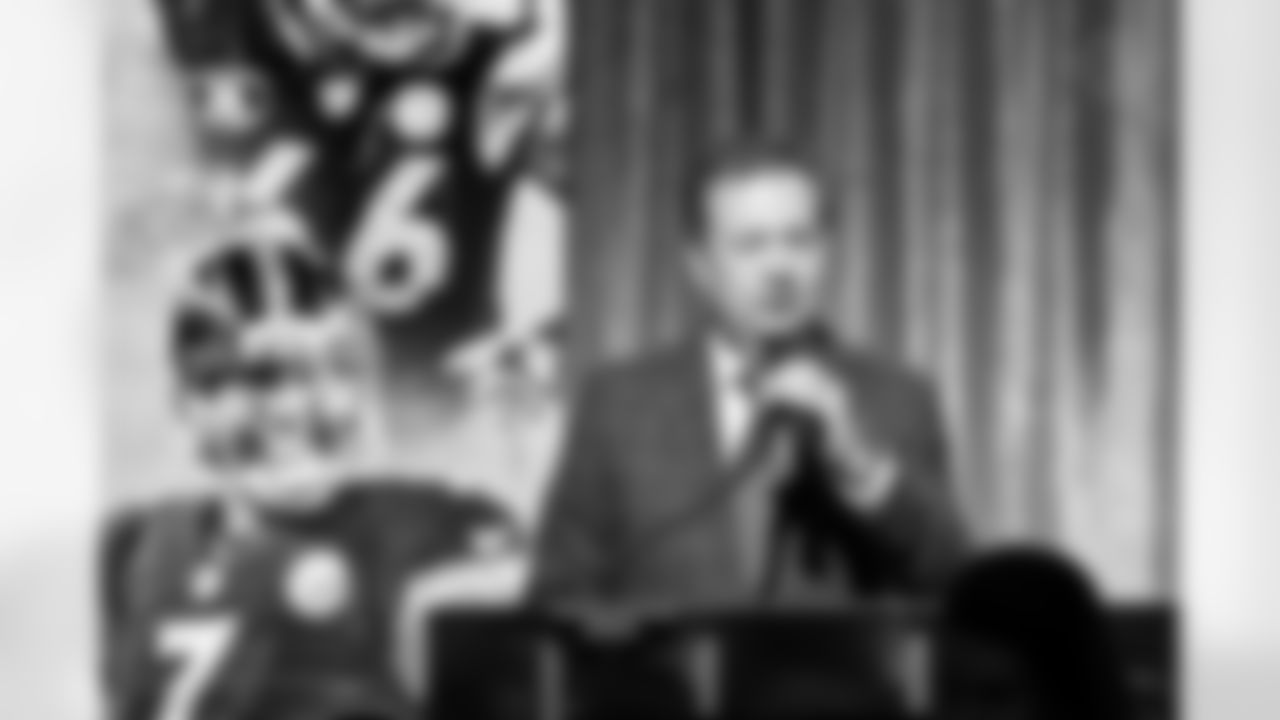 The Pittsburgh Steelers celebrated the 20th anniversary of Super Bowl XL during the Alumni Weekend Dinner at Acrisure Stadium benefitting the UPMC Sports Medicine Concussion Program, Saturday, Nov. 1, 2025 in Pittsburgh, PA. (Alysa Rubin / Pittsburgh Steelers)