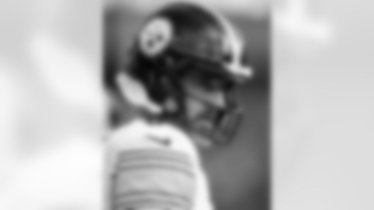 Pittsburgh Steelers quarterback Aaron Rodgers (8) during a regular season game between the Pittsburgh Steelers and the Baltimore Ravens, Sunday, Dec. 7, 2025 in Baltimore, MD. The Steelers defeated the Ravens 27-22. (Karl Roser / Pittsburgh Steelers)