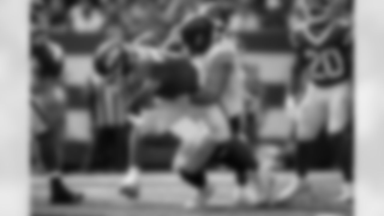 Pittsburgh Steelers linebacker Alex Highsmith (56) sacks New York Jets quarterback Justin Fields (7) during a regular season game, Sunday, Sept. 7, 2025 in East Rutherford, NJ. The Steelers defeated the Jets 34-32. (Alysa Rubin / Pittsburgh Steelers)