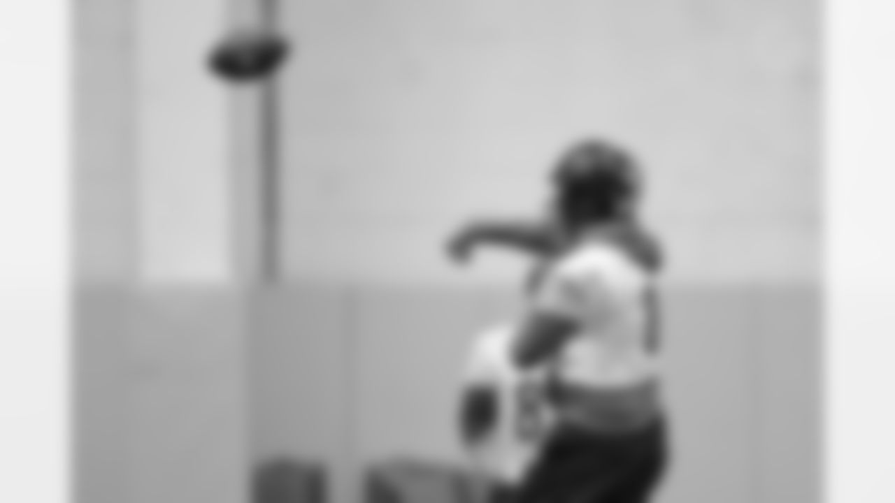 Pittsburgh Steelers quarterback Aaron Rodgers (8) during practice at the UPMC Rooney Sports Complex preparing for a Week 15 matchup against the Miami Dolphins, Thursday, Dec. 11, 2025 in Pittsburgh, PA. (Alysa Rubin / Pittsburgh Steelers)