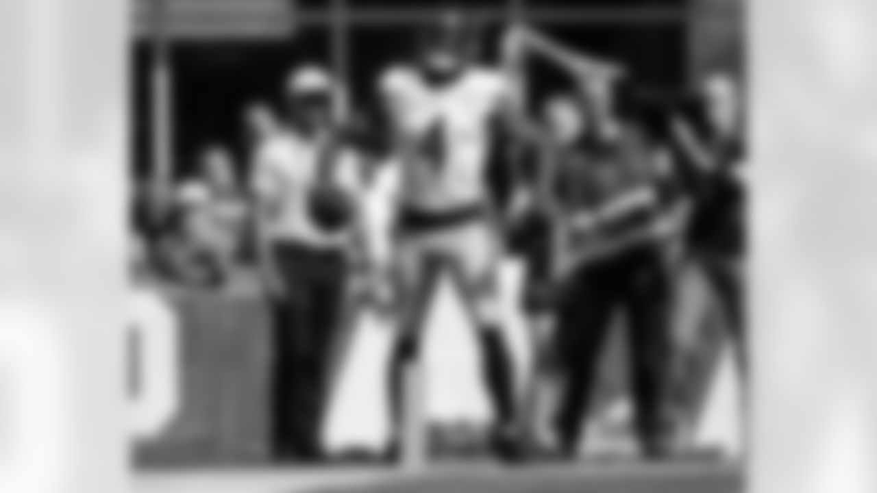 Pittsburgh Steelers wide receiver DK Metcalf (4) celebrates scoring a touchdown during a regular season game against the New England Patriots, Sunday, Sept. 21, 2025 in Foxborough, MA. The Steelers defeated the Patriots 21-14. (Alysa Rubin / Pittsburgh Steelers)