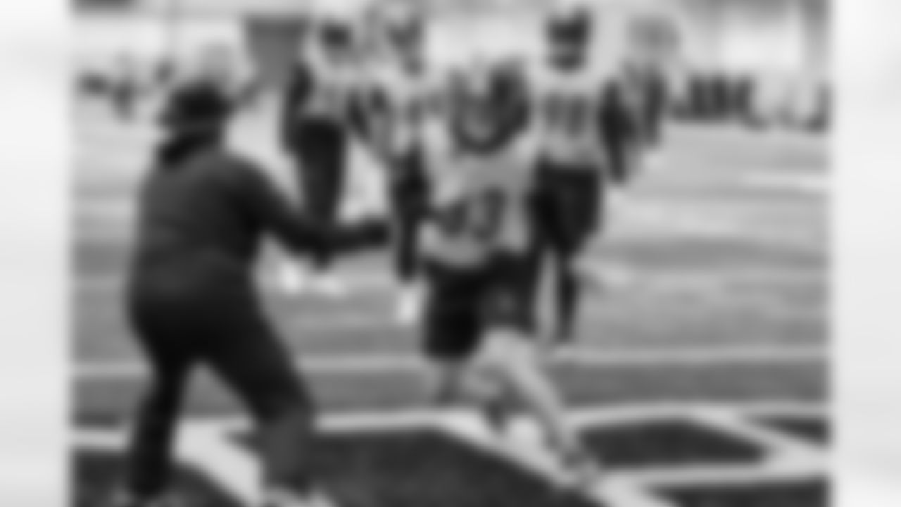 Pittsburgh Steelers linebacker Jack Sawyer (33) during practice at the UPMC Rooney Sports Complex preparing for a Week 9 matchup against the Indianapolis Colts, Thursday, Oct. 30, 2025 in Pittsburgh, PA. (Karl Roser / Pittsburgh Steelers)