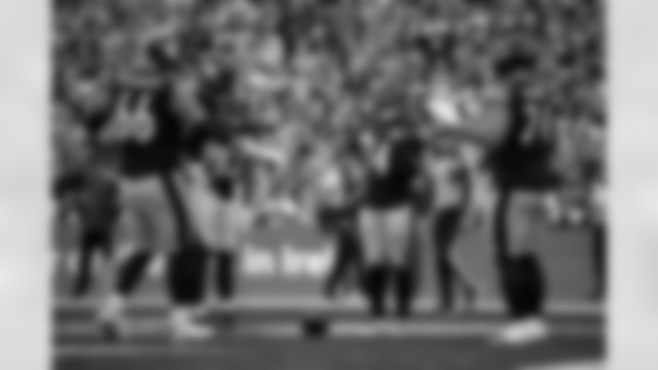 Pittsburgh Steelers running back Kenneth Gainwell (14) celebrates scoring a touchdown during a regular season game against the Minnesota Vikings, Sunday, Sept. 28, 2025 in Dublin, Ireland. The Steelers defeated the Vikings 24-21. (Alysa Rubin/ Pittsburgh Steelers)