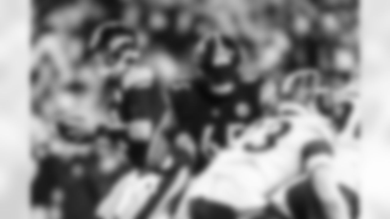 Pittsburgh Steelers offensive tackle Dan Moore Jr. (65) during a regular season game between the Pittsburgh Steelers and the Cincinnati Bengals, Saturday, Dec. 23, 2023 in Pittsburgh, PA. The Steelers defeated the Bengals 34-11. (Abigail Dean / Pittsburgh Steelers)
