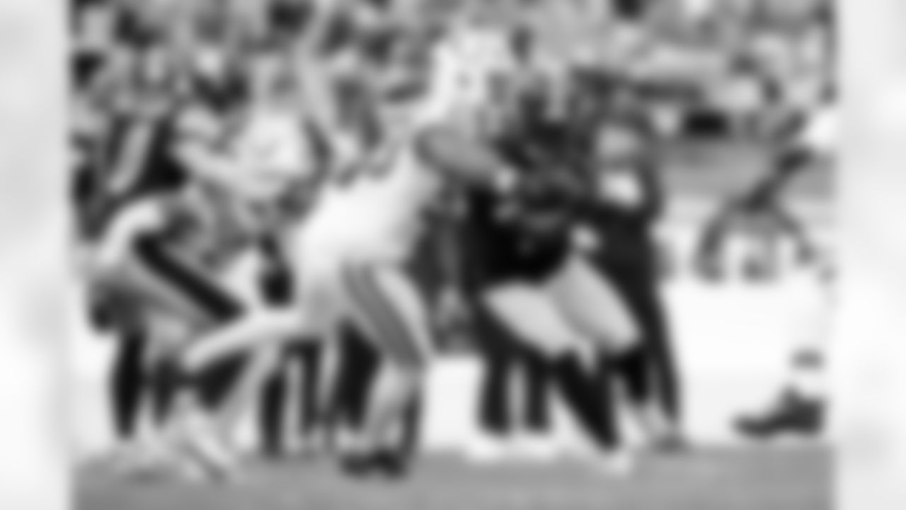 Pittsburgh Steelers running back Kenneth Gainwell (14) during a regular season game between the Pittsburgh Steelers and the Indianapolis Colts, Sunday, Nov. 2, 2025 in Pittsburgh, PA. (Alysa Rubin / Pittsburgh Steelers)