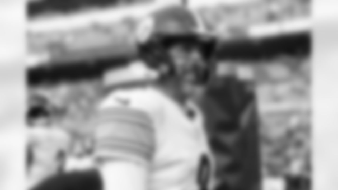 Pittsburgh Steelers quarterback Aaron Rodgers (8) prior to a regular season game between the Pittsburgh Steelers and the Baltimore Ravens, Sunday, Dec. 7, 2025 in Baltimore, MD. The Steelers defeated the Ravens 27-22. (Alysa Rubin / Pittsburgh Steelers)