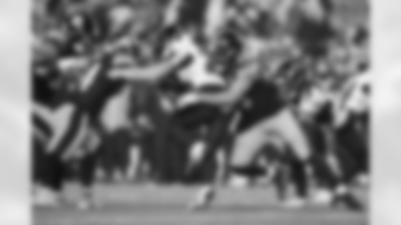 Pittsburgh Steelers tight end/fullback Connor Heyward (83) and center Zach Frazier (54) during a regular season game between the Pittsburgh Steelers and the Baltimore Ravens, Sunday, Jan. 4, 2026 in Pittsburgh, PA.  (Karl Roser / Pittsburgh Steelers)