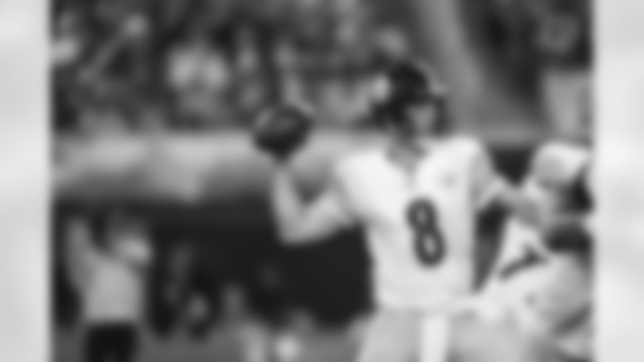 Pittsburgh Steelers quarterback Aaron Rodgers (8) during a regular season game between the Pittsburgh Steelers and the Los Angeles Chargers, Sunday, Nov. 9, 2025 in Inglewood, CA. (Alysa Rubin / Pittsburgh Steelers)