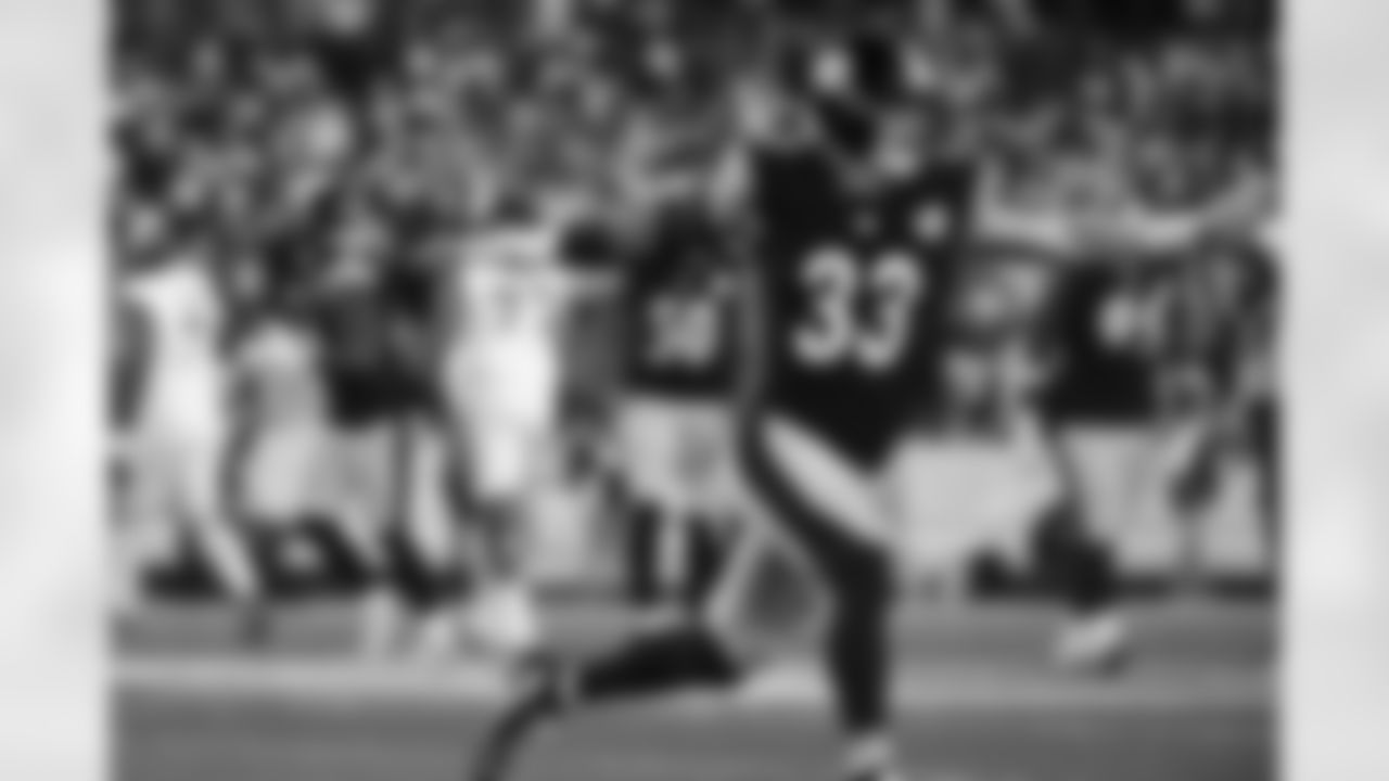 Pittsburgh Steelers linebacker Jack Sawyer (33) during a postseason Wild Card game between the Pittsburgh Steelers and the Houston Texans, Monday, Jan. 12, 2026 in Pittsburgh, PA. (Taylor Ollason / Pittsburgh Steelers)