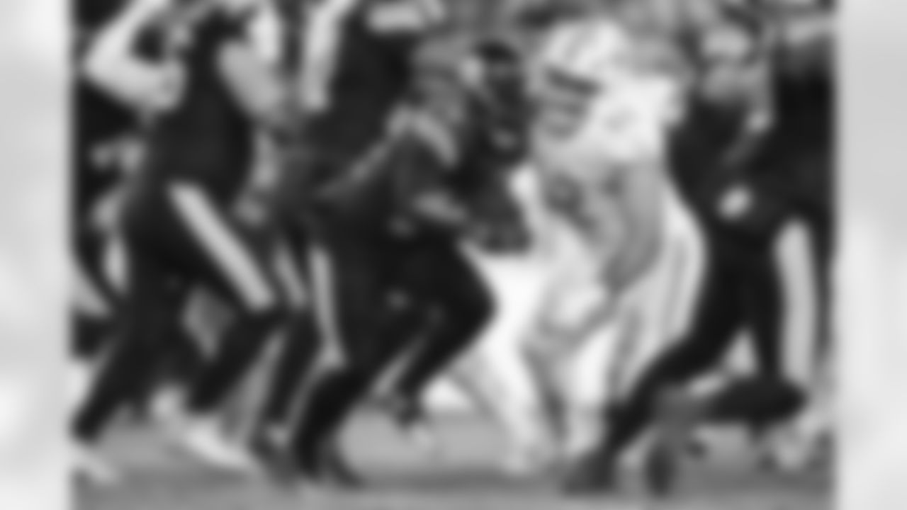 Pittsburgh Steelers running back Kenneth Gainwell (14) during a regular season game between the Pittsburgh Steelers and the Miami Dolphins, Monday, Dec. 15, 2025 in Pittsburgh, PA. (Alysa Rubin / Pittsburgh Steelers)