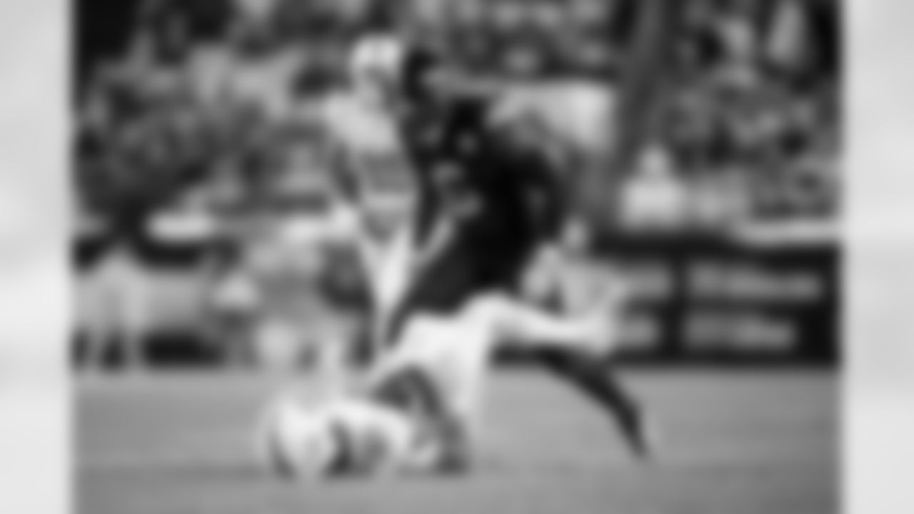 Pittsburgh Steelers linebacker Patrick Queen (6) during a regular season game between the Pittsburgh Steelers and the Miami Dolphins, Monday, Dec. 15, 2025 in Pittsburgh, PA. The Steelers defeated the Dolphins 28-15. (Karl Roser / Pittsburgh Steelers)