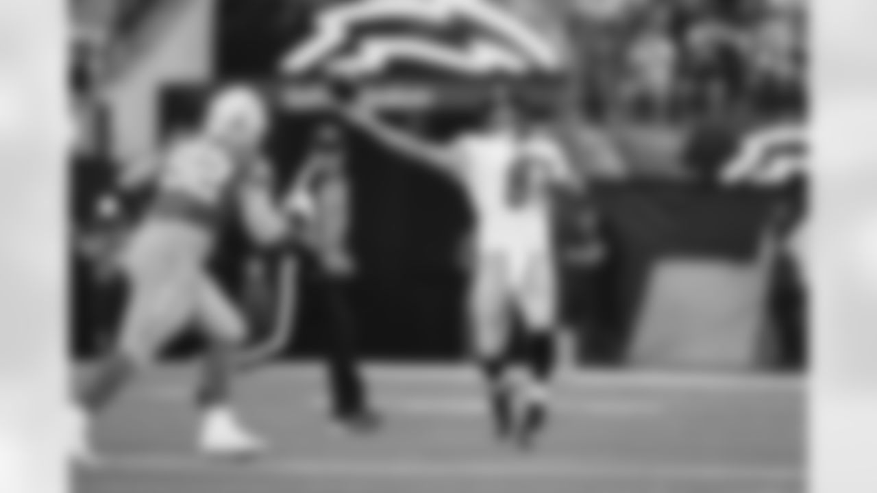 Pittsburgh Steelers quarterback Aaron Rodgers (8) during a regular season game between the Pittsburgh Steelers and the Los Angeles Chargers, Sunday, Nov. 9, 2025 in Inglewood, CA. (Alysa Rubin / Pittsburgh Steelers)