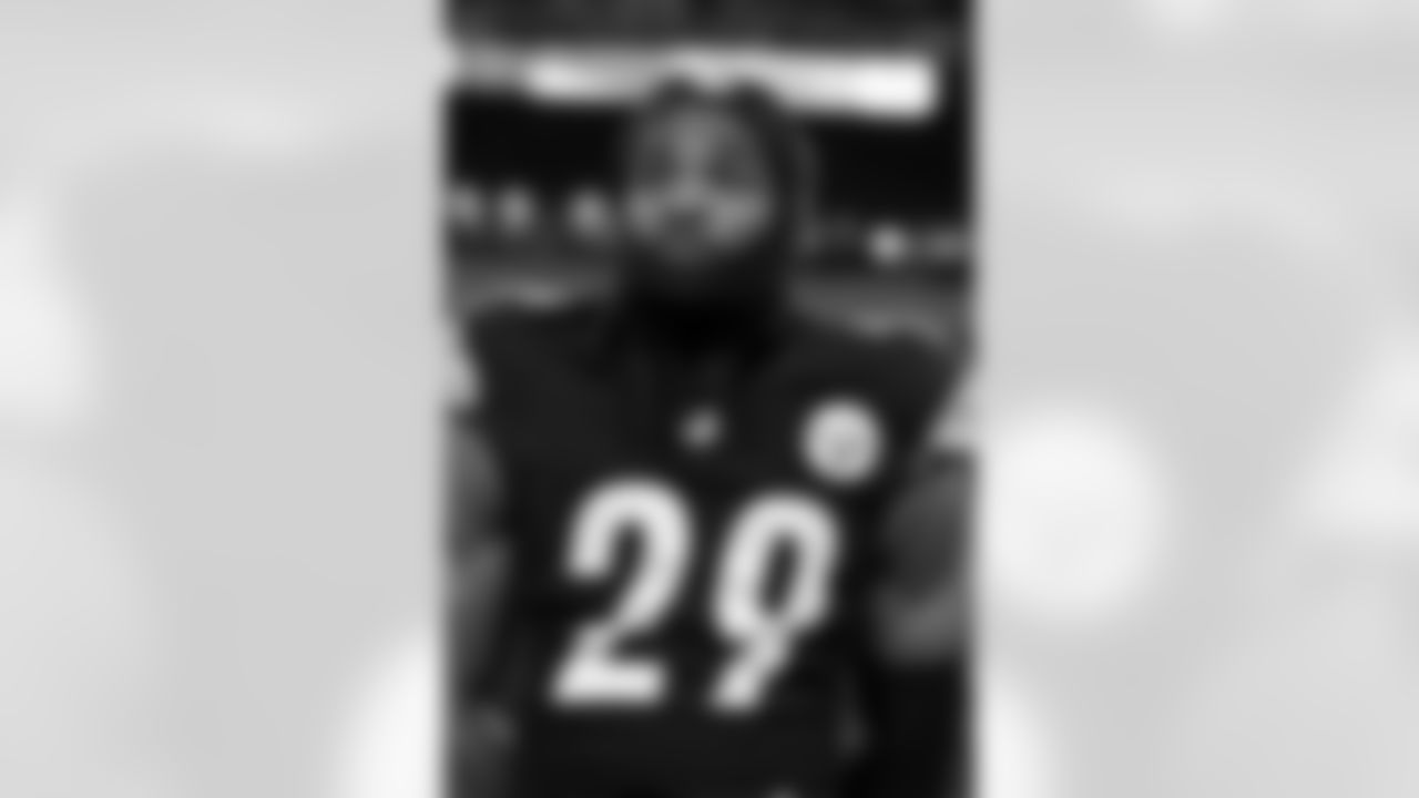 Pittsburgh Steelers safety Kyle Dugger (29) during a regular season game between the Pittsburgh Steelers and the Buffalo Bills, Sunday, Nov. 30, 2025 in Pittsburgh, PA.  (Alysa Rubin / Pittsburgh Steelers)