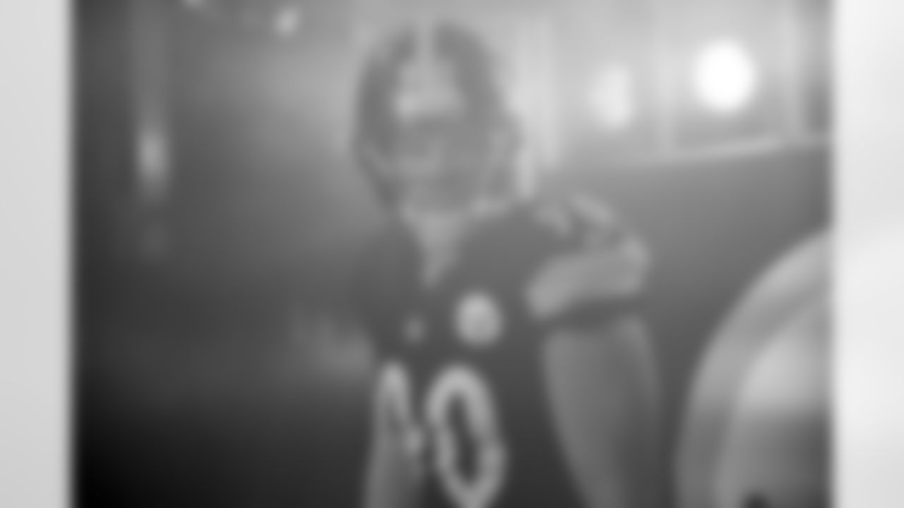 Pittsburgh Steelers linebacker T.J. Watt (90) prior to a regular season game between the Pittsburgh Steelers and the Indianapolis Colts, Sunday, Nov. 2, 2025 in Pittsburgh, PA. The Steelers defeated the Colts 27-20. (Alysa Rubin / Pittsburgh Steelers)