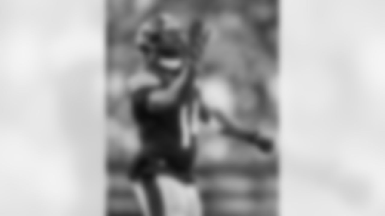 Pittsburgh Steelers running back Kenneth Gainwell (14) during a regular season game between the Pittsburgh Steelers and the Cincinnati Bengals, Sunday, Nov. 16, 2025 in Pittsburgh, PA. The Steelers defeated the Bengals 34-12. (Karl Roser / Pittsburgh Steelers)