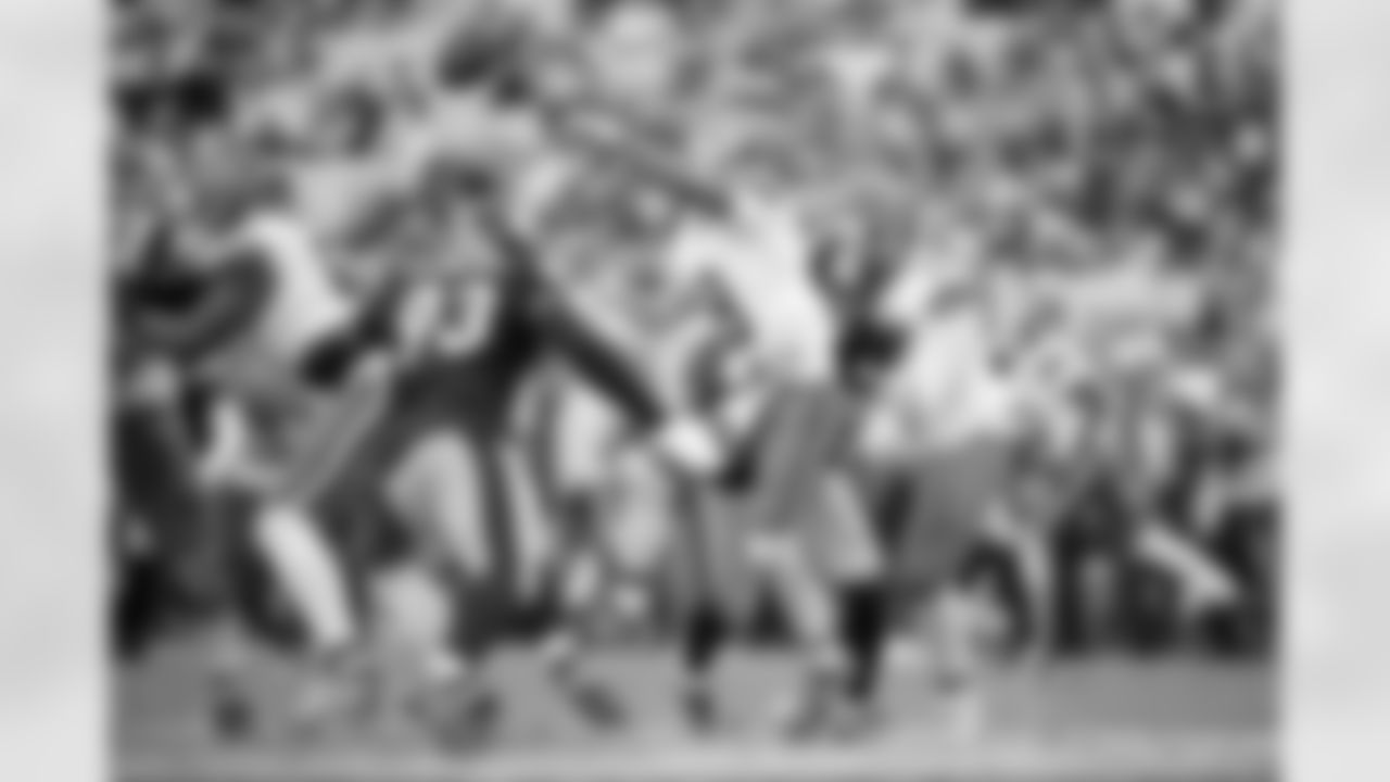 Pittsburgh Steelers linebacker Jack Sawyer (33) pressures Cleveland Browns quarterback Dillon Gabriel (8) during a regular season game between the Pittsburgh Steelers and the Cleveland Browns, Sunday, Oct. 12, 2025 in Pittsburgh, PA. The Steelers defeated the Browns 23-9. (Karl Roser / Pittsburgh Steelers)