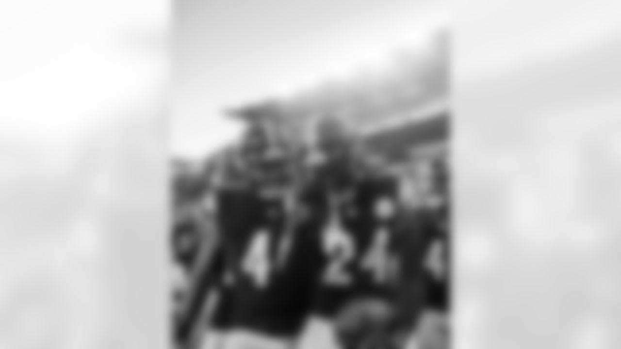 Pittsburgh Steelers linebacker David Perales (40) and Pittsburgh Steelers cornerback Joey Porter Jr. (24) during a preseason game between the Pittsburgh Steelers and the Buffalo Bills, Saturday, Aug. 19, 2023 in Pittsburgh, PA. The Pittsburgh Steelers defeated the Buffalo Bills 27-15. (Abigail Dean / Pittsburgh Steelers)