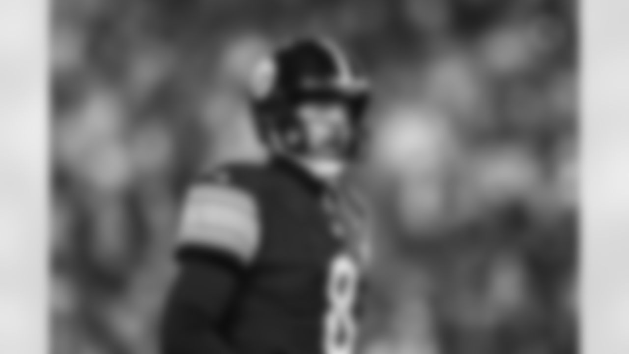 Pittsburgh Steelers quarterback Aaron Rodgers (8) during a regular season game between the Pittsburgh Steelers and the Baltimore Ravens, Sunday, Jan. 4, 2026 in Pittsburgh, PA.  (Alysa Rubin / Pittsburgh Steelers)