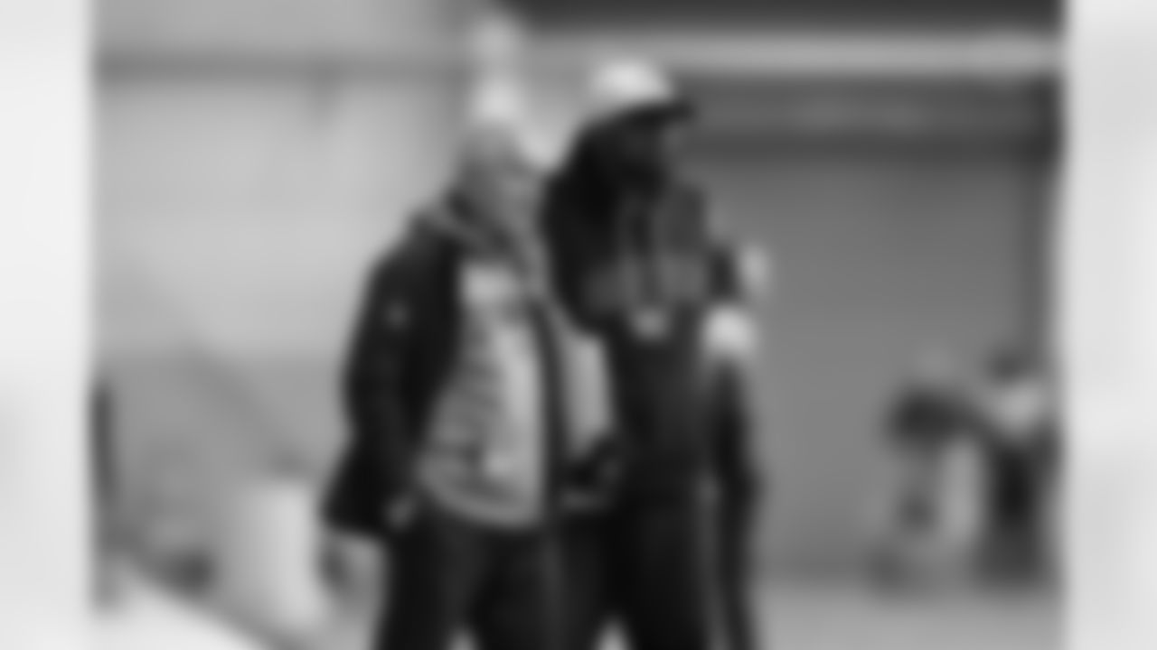 Pittsburgh Steelers special team coordinator Danny Smith and Pittsburgh Steelers head coach Mike Tomlin during practice at the UPMC Rooney Sports Complex preparing for a Week 14 matchup against the Baltimore Ravens, Thursday, Dec. 4, 2025 in Pittsburgh, PA. (Alysa Rubin / Pittsburgh Steelers)