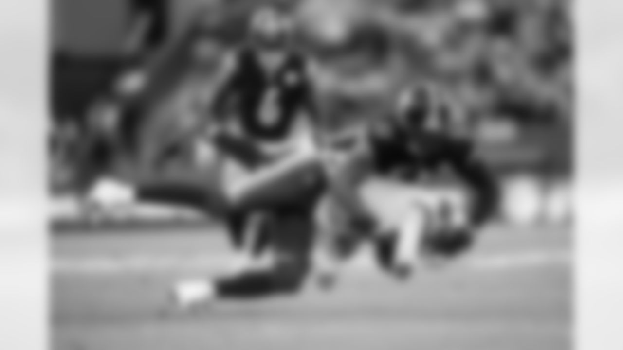 Pittsburgh Steelers linebacker Nick Herbig (51) tackles Minnesota Vikings quarterback Carson Wentz (11) during a regular season game, Sunday, Sept. 28, 2025 in Dublin, Ireland. The Steelers defeated the Vikings 24-21. (Alysa Rubin/ Pittsburgh Steelers)