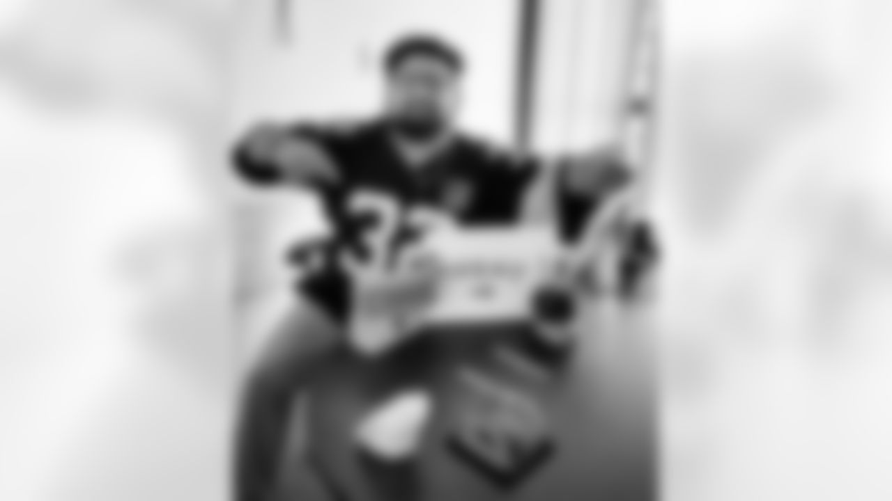 SNUTraditions_HereWeGoSigns_Jan112024217PM_Oliveros_Guillermo_97494590_inbound8181926793882705164.jpg_97494590_inbound8181926793882705164