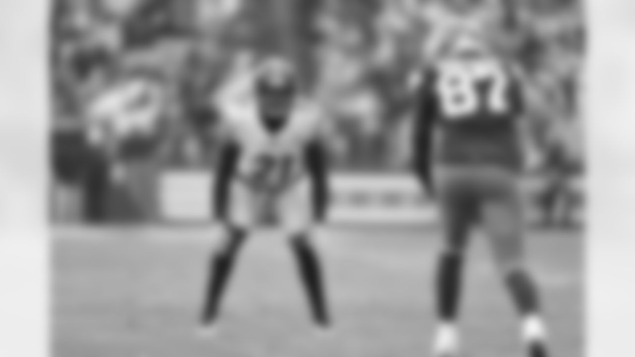 Pittsburgh Steelers defensive back Chuck Clark (21) during a regular season game between the Pittsburgh Steelers and the Cleveland Browns, Sunday, Dec. 28, 2025 in Cleveland, OH. (Karl Roser / Pittsburgh Steelers)