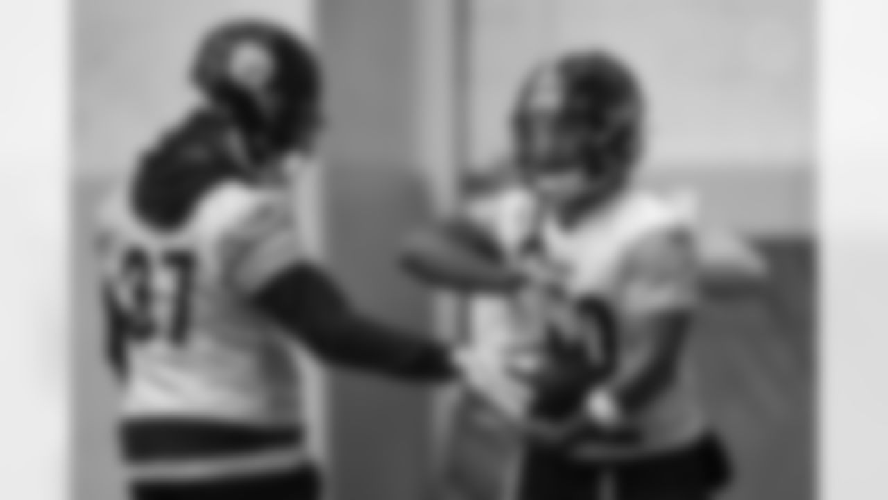 Pittsburgh Steelers running back Jaylen Warren (30) during practice at the UPMC Rooney Sports Complex preparing for a Week 9 matchup against the Indianapolis Colts, Thursday, Oct. 30, 2025 in Pittsburgh, PA. (Alysa Rubin / Pittsburgh Steelers)